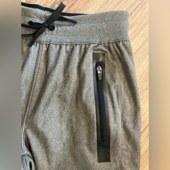 Spaulding men’s jogging pants with 2 zip up pockets , elastic waist Sz M - Picture 2 of 5